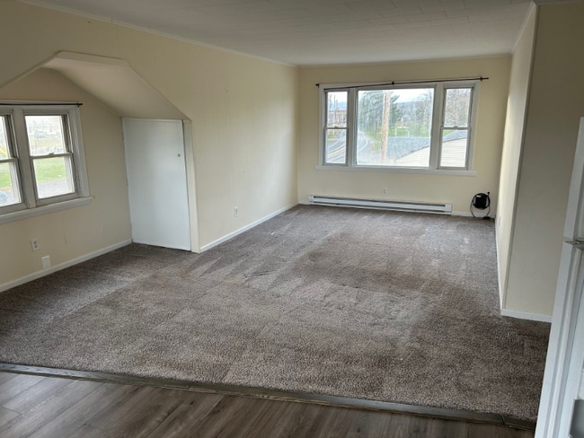 128 South St in Windham, NY - Foto de edificio - Building Photo