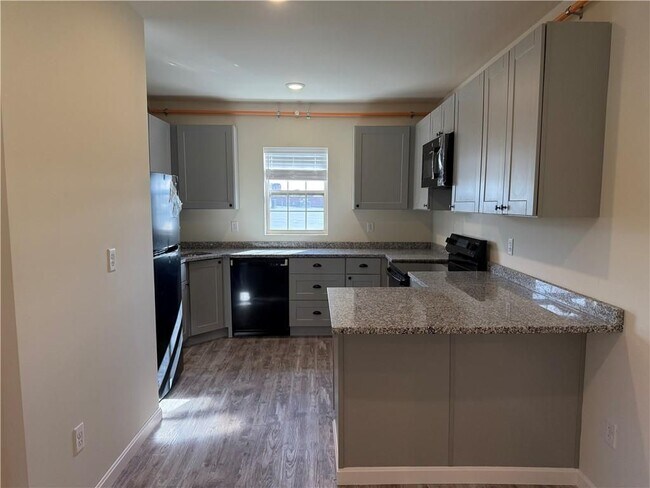 327 Pine St in Pawtucket, RI - Foto de edificio - Building Photo