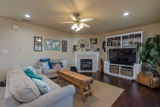 Available August 2026! Beautiful 4 Bed, 2 Bath in a Fantastic Location! in College Station, TX - Building Photo - Building Photo