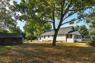 855 Wood Ave in Machesney Park, IL - Building Photo - Building Photo
