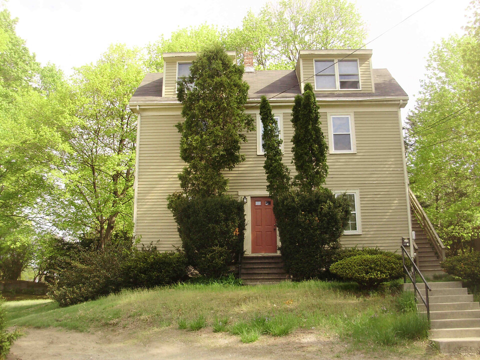 1143 Beacon St, Unit 1 in Newton, MA - Building Photo