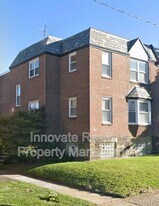 910 E Sharpnack St in Philadelphia, PA - Building Photo