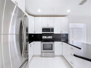 7410 SW 39th St in Miami, FL - Building Photo - Building Photo