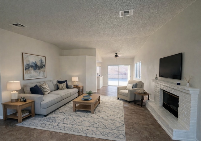 53755 Avenida Diaz in La Quinta, CA - Foto de edificio - Building Photo