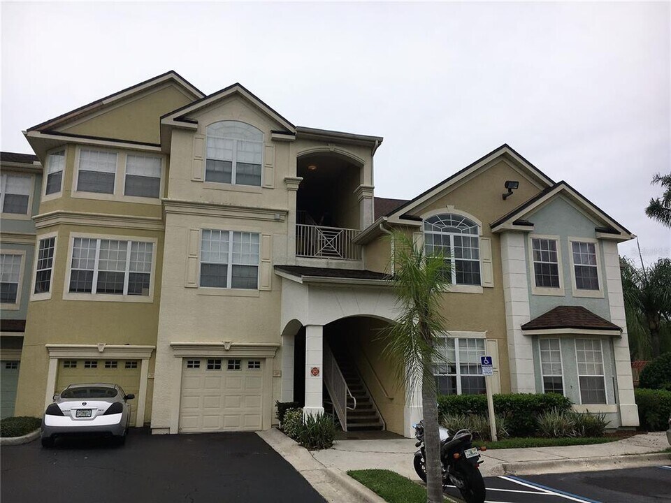 3319 S Kirkman Rd, Unit 325 in Orlando, FL - Building Photo