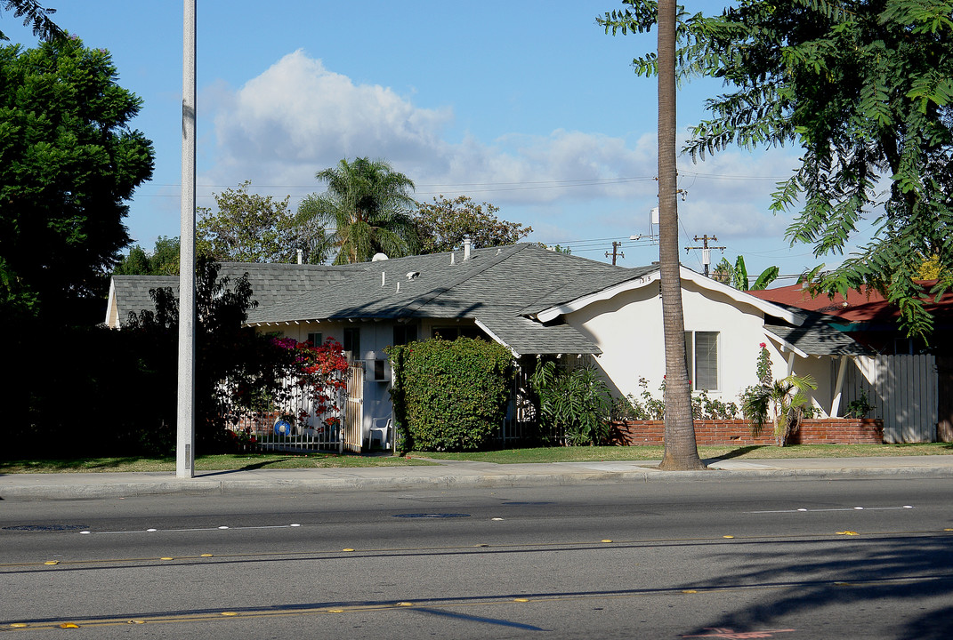 1313 S Anaheim Blvd in Anaheim, CA - Building Photo