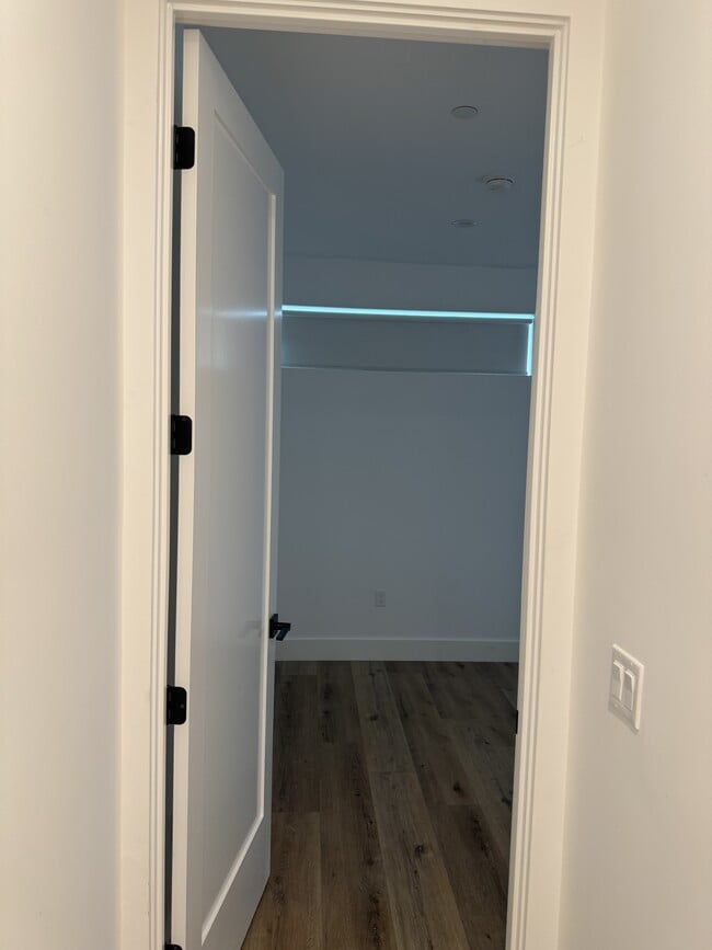 10919 Hesby St, Unit 3 in North Hollywood, CA - Foto de edificio - Building Photo