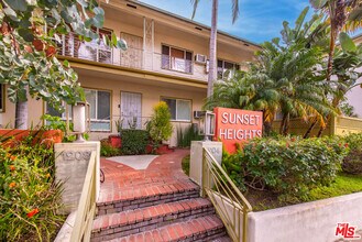 1208 N Crescent Heights Blvd in West Hollywood, CA - Building Photo - Building Photo