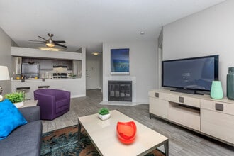 Retreat at Waters Edge in Denver, CO - Foto de edificio - Building Photo