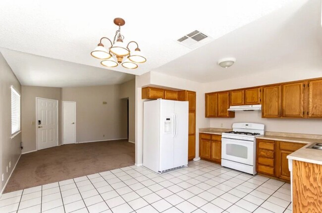 7704 Velvet Canyon Ave in Las Vegas, NV - Building Photo - Building Photo