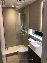 215 Queen St W in Toronto, ON - Building Photo - Building Photo