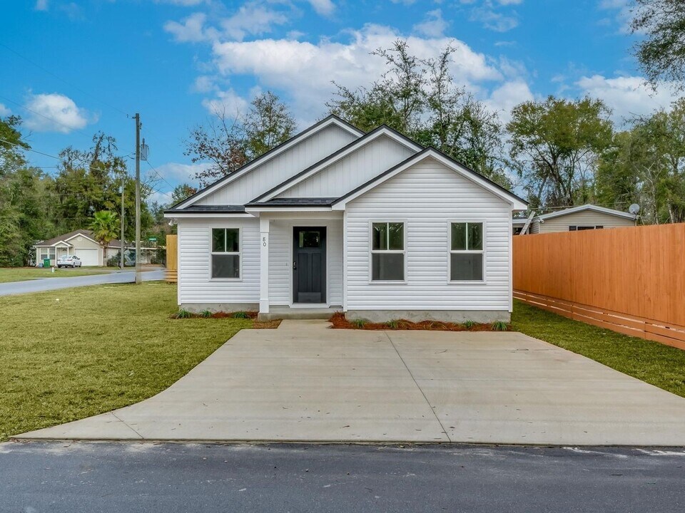 76 Merwyn Dr in Crawfordville, FL - Building Photo