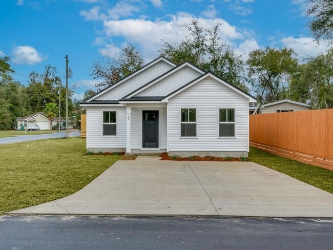 property at 76 Merwyn Dr