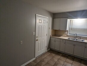 8039-8041-8041 W Beckett Ave in Milwaukee, WI - Building Photo - Building Photo