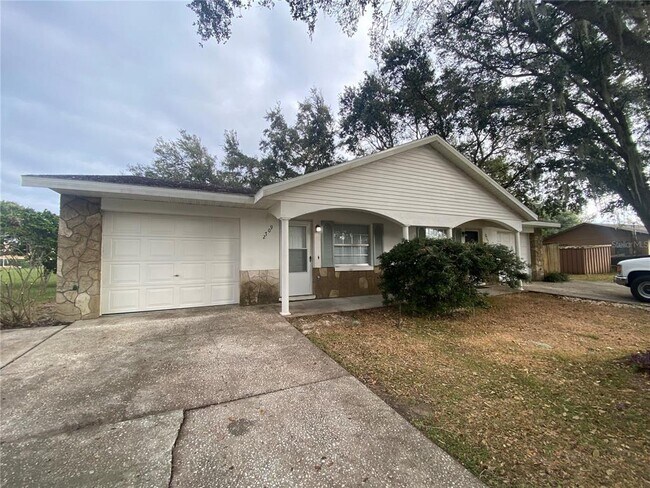 2709 Grand Island Shores Rd in Eustis, FL - Building Photo - Building Photo