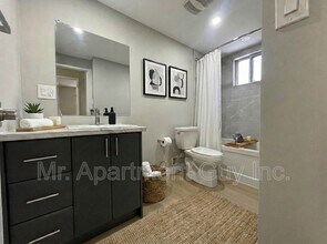 45 Paisley Blvd W in Mississauga, ON - Building Photo - Building Photo