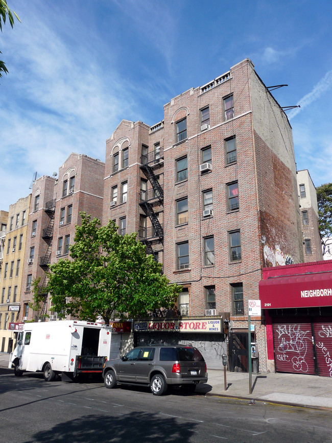 2095 Grand Concourse in Bronx, NY - Building Photo - Building Photo