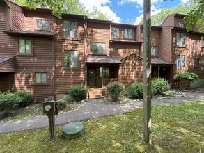 134 English Ct in Bushkill, PA - Building Photo - Building Photo