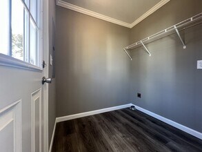 215 Red Spruce Cir in Browns Summit, NC - Foto de edificio - Building Photo