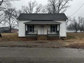 111 Elm St in Oran, MO - Building Photo