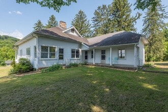 11 Blackstone Ave in Asheville, NC - Building Photo - Building Photo