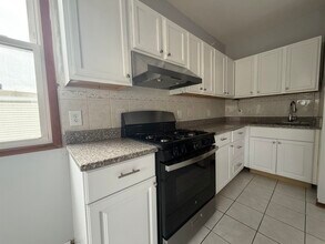22-24-24 Paterson St in Jersey City, NJ - Building Photo - Building Photo