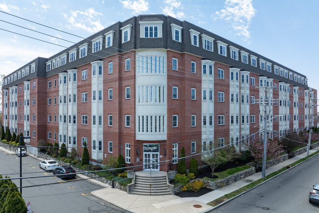 Britney Place Condominiums in Everett, MA - Foto de edificio - Building Photo