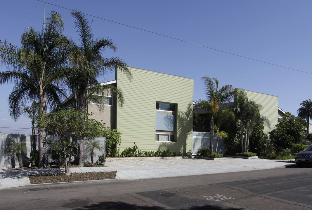 Crestview Villas in San Diego, CA - Building Photo