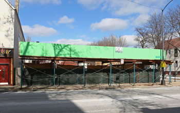 2300 W Foster Ave in Chicago, IL - Foto de edificio - Building Photo