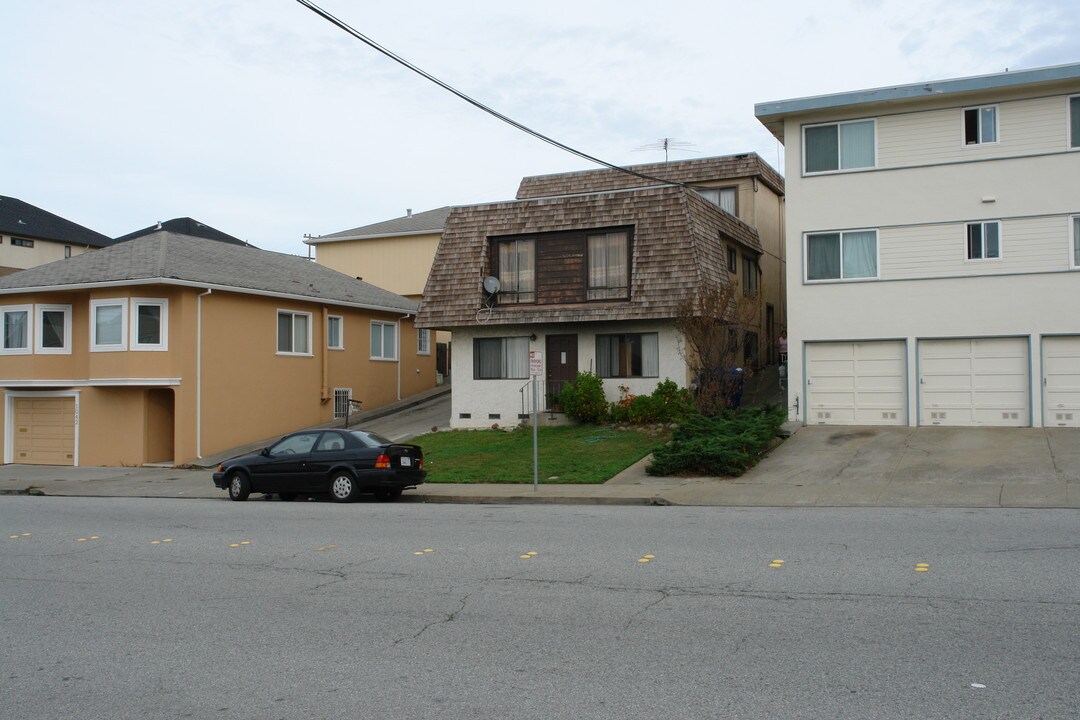 1040 Grand Ave in South San Francisco, CA - Building Photo