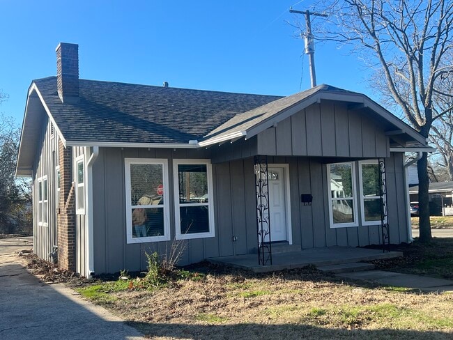 822 W Fischer St, Unit 2 in Sherman, TX - Building Photo - Building Photo