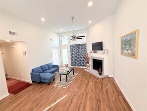 6813 Hickory Creek in Plano, TX - Building Photo - Building Photo