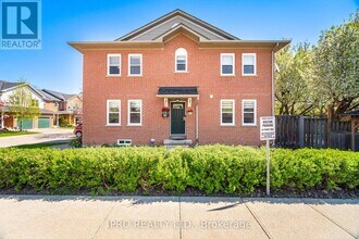 5659-5659 Glen Erin Dr in Mississauga, ON - Building Photo - Building Photo