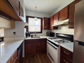 31 Illinois Ave, Unit 1 in Somerville, MA - Foto de edificio - Building Photo