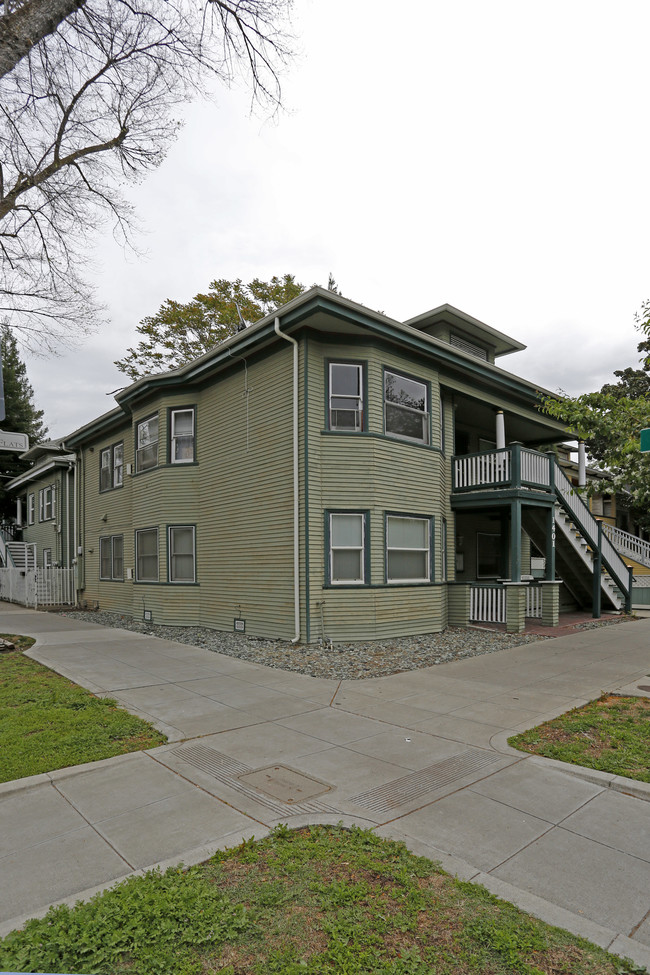 1401 F St in Sacramento, CA - Foto de edificio - Building Photo