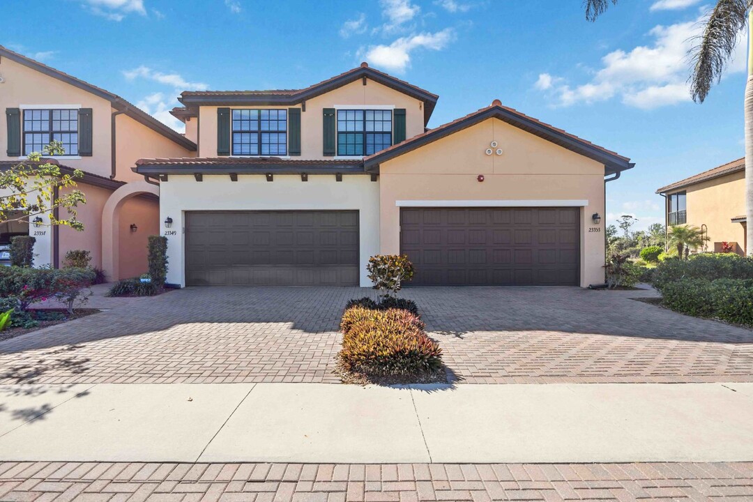 23353 Awabuki Dr in Venice, FL - Building Photo