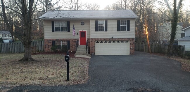 property at 41 Meadowood Dr