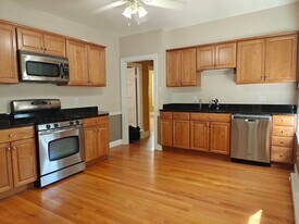 33 Hawthorne St, Unit 33 Hawthorne Street in Somerville, MA - Building Photo