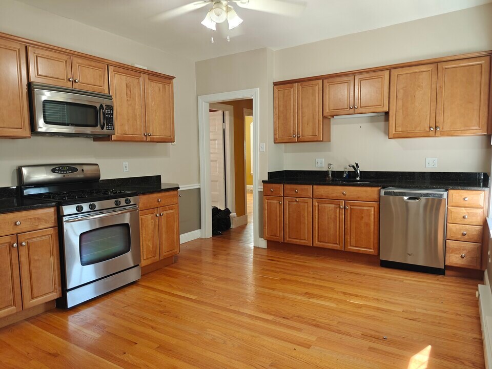 33 Hawthorne St, Unit 33 Hawthorne Street in Somerville, MA - Foto de edificio