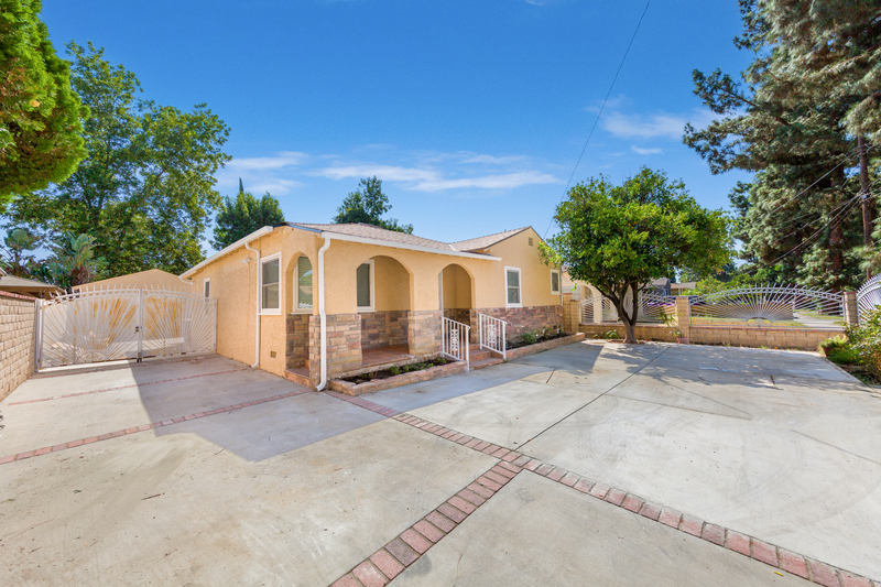 7508 Etiwanda Ave in Los Angeles, CA - Building Photo