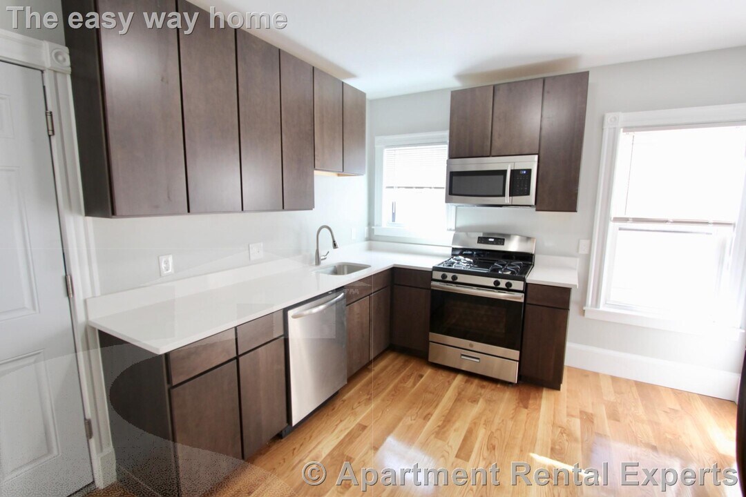 34 Russell St in Malden, MA - Building Photo
