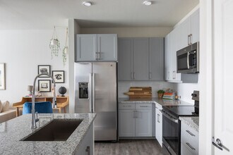 1000 Antoine Dr in Houston, TX - Building Photo - Building Photo