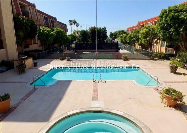 2001 E 21st St-Unit -#335 in Signal Hill, CA - Building Photo - Building Photo