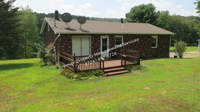 511 Upper Service Rd in Hookstown, PA - Building Photo - Building Photo