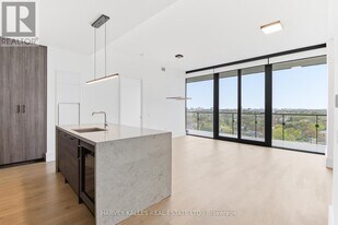 215 Lonsdale Rd in Toronto, ON - Building Photo