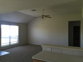 10201 Iris Ln in Waco, TX - Building Photo - Building Photo