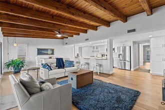 200 120th Ave W in Treasure Island, FL - Foto de edificio - Building Photo