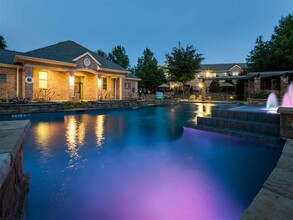 Villas of Spring Creek in Plano, TX - Foto de edificio - Building Photo