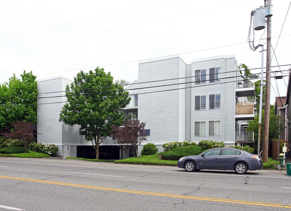 Olympic View Apartments in Seattle, WA - Building Photo