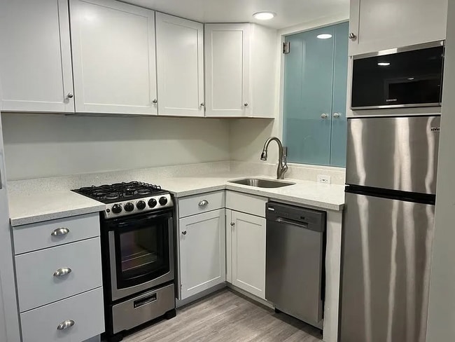 206 Avenue H in Redondo Beach, CA - Building Photo - Building Photo